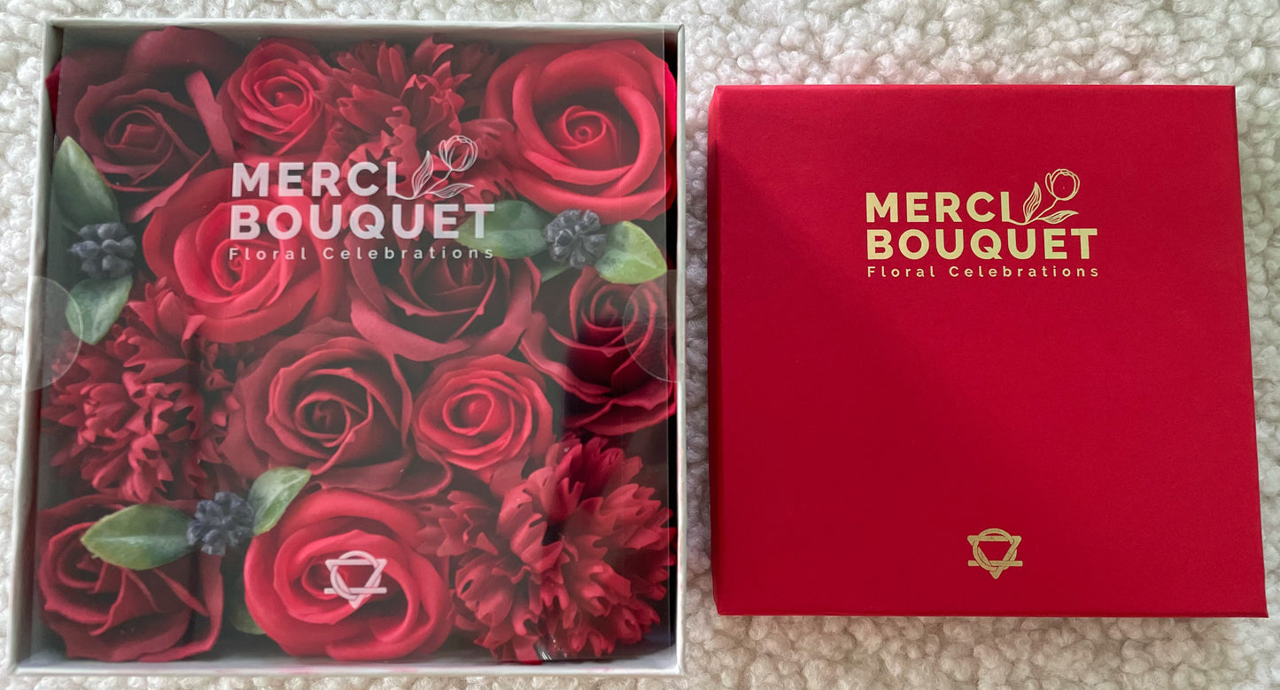 Arajament Floral Trandafiri Rosii Sapun 15x15 cm