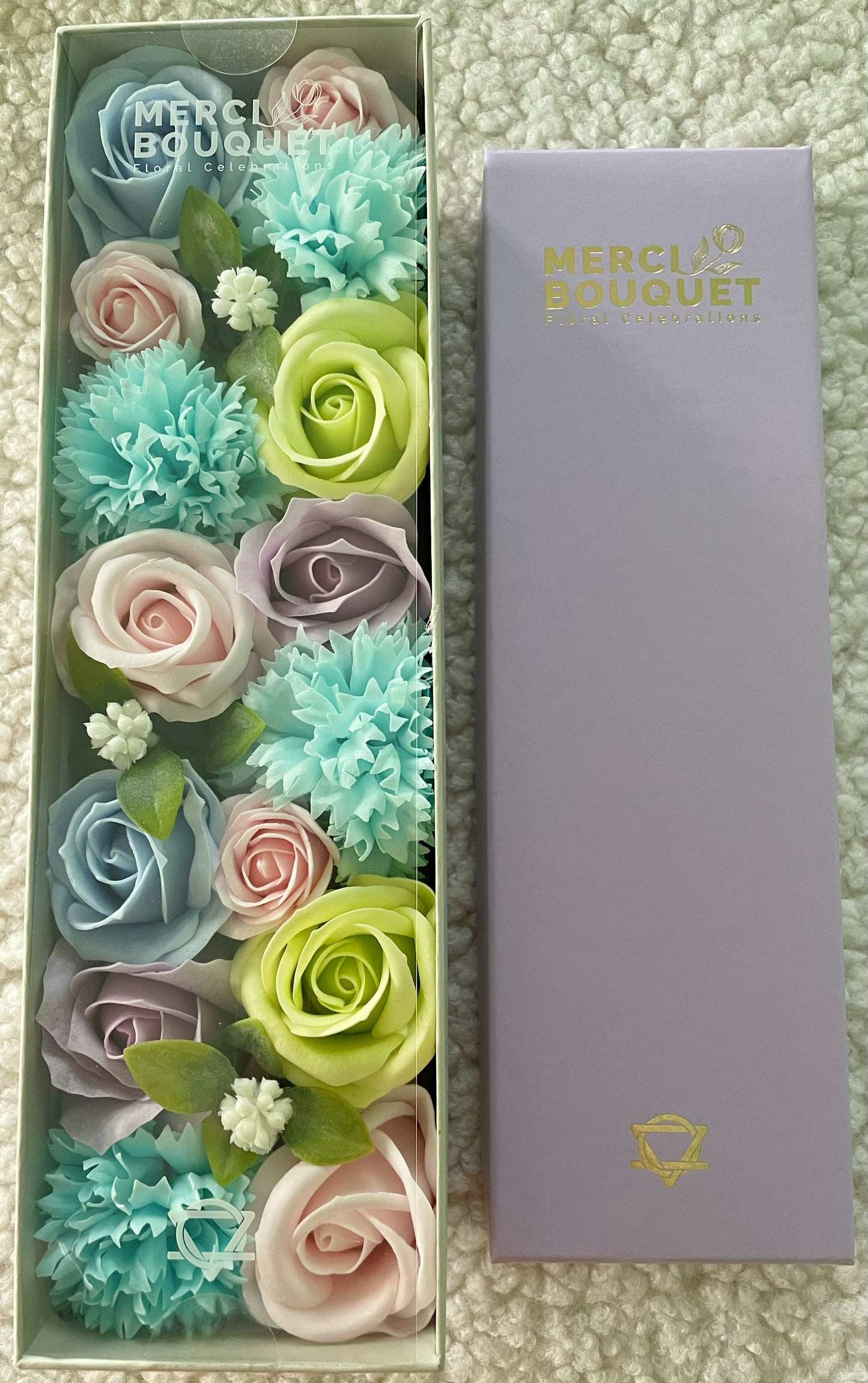 Arajament Floral Trandafiri Multicolori Sapun 28x9 cm