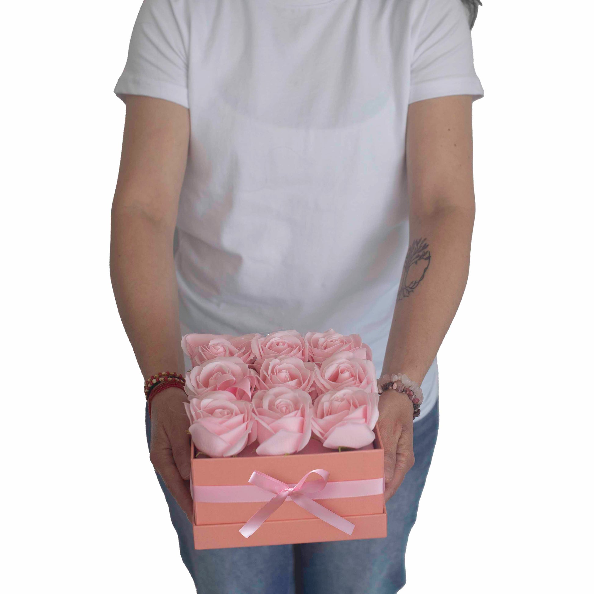 Cutie Patrata cu 9 Flori de Sapun - Trandafiri Roz