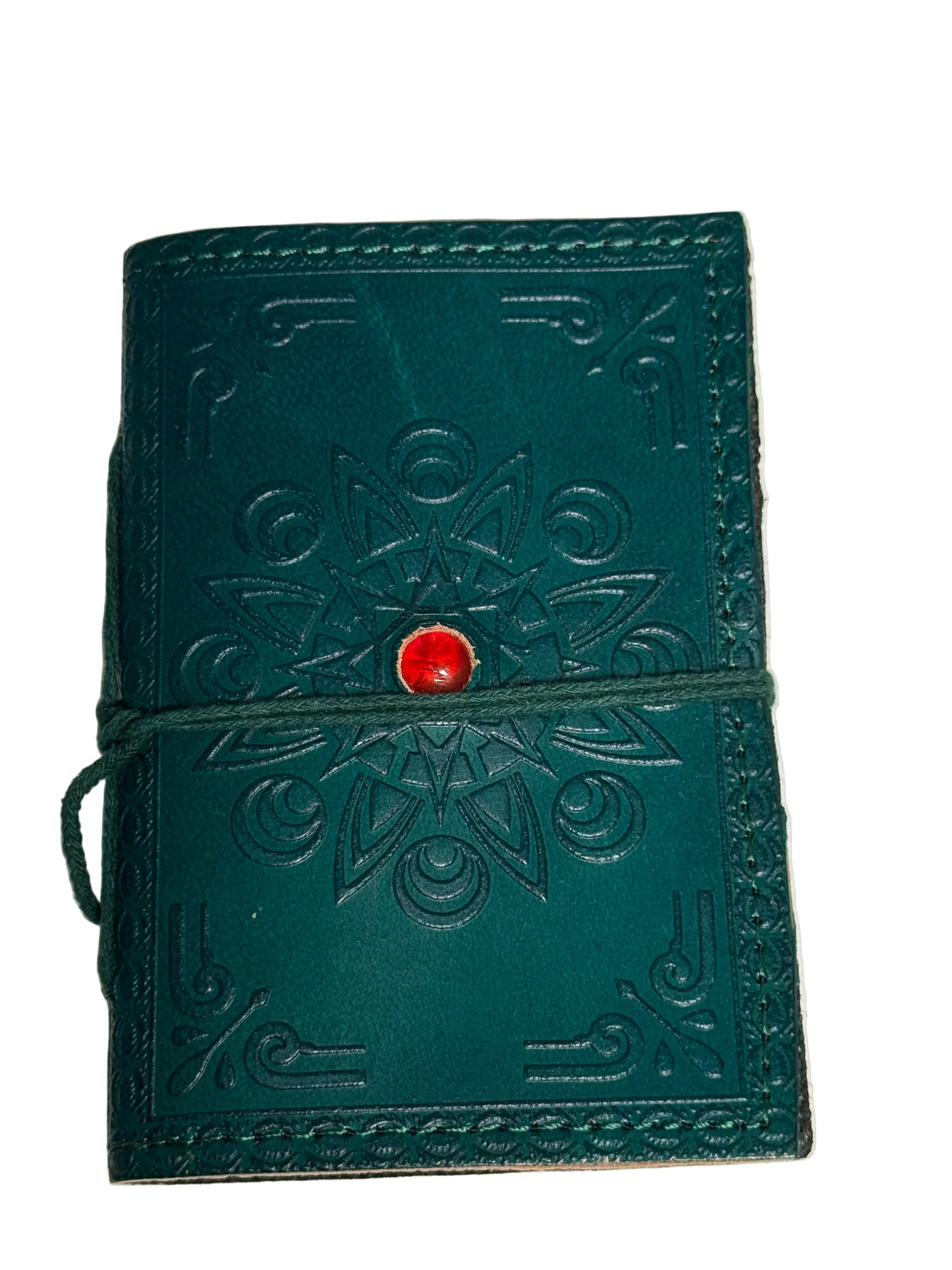 Agendă verde cu piatră semiprețioasă decorativă și design inspirat de simbolistica chakrelor, 96 de pagini, format compact 9 × 13 cm – Cotomag