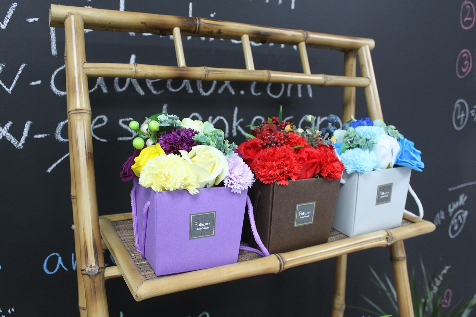 Buchet de Flori de Sapun - Trandafir Rosu si Garoafa