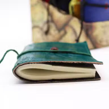 Agendă cu Piatră Semiprețioasă și Simbol Chakra – 96 de Pagini, 9 × 13 cm