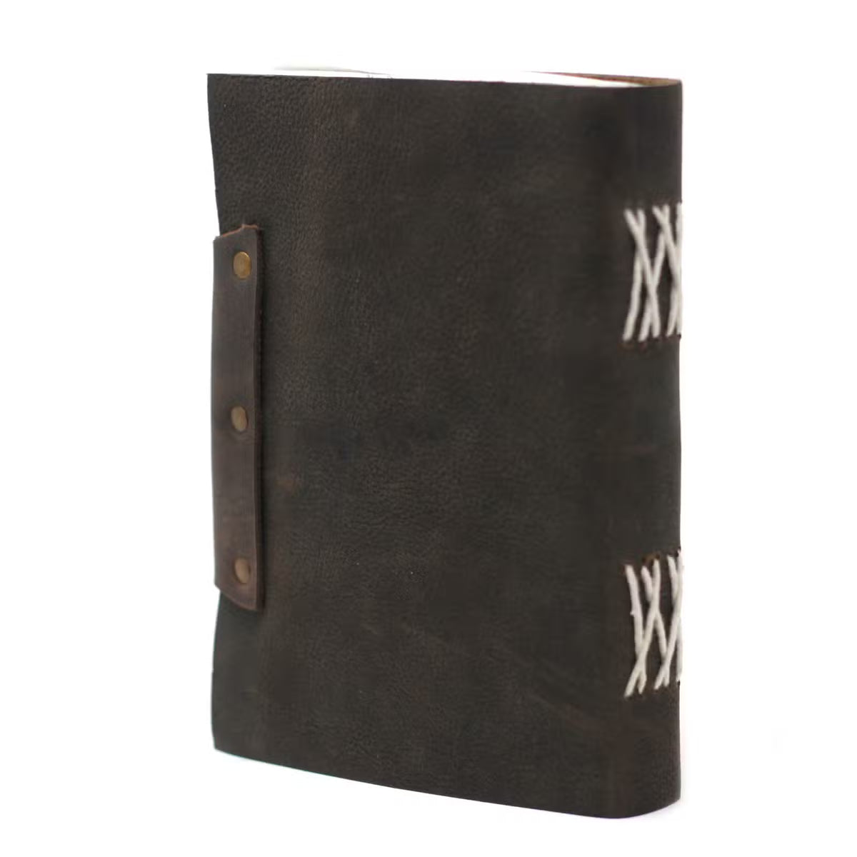 Agendă din piele „Confession”, realizată manual, în nuanță maro foarte închis, cu etichetă decorativă, 200 de pagini simple și închidere cu cataramă metalică.