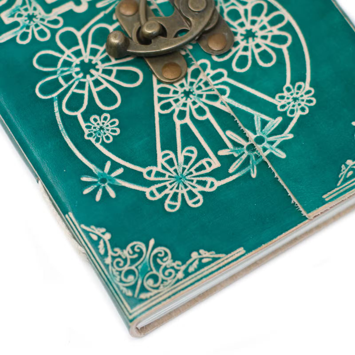 Agendă din piele „Peace”, realizată manual, în nuanță verde-turcoaz, cu motive florale, 200 de pagini simple și închidere cu cataramă metalică.