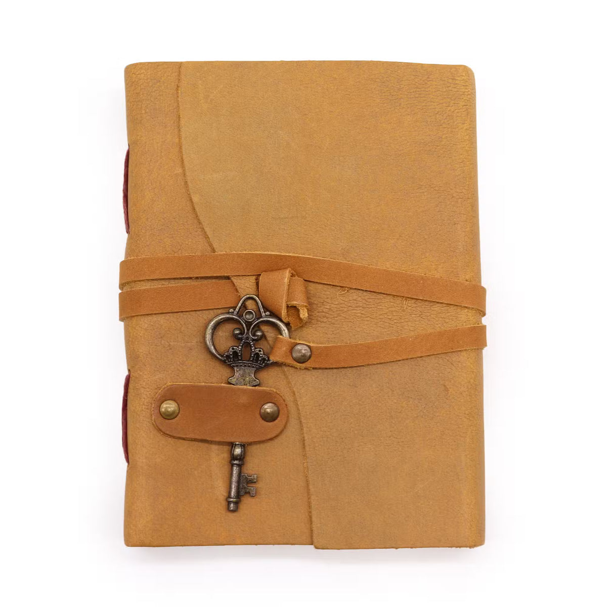 Agendă vintage cu copertă din piele impregnată, ornament metalic în formă de cheie, 200 de pagini și dimensiune 13 × 18 cm